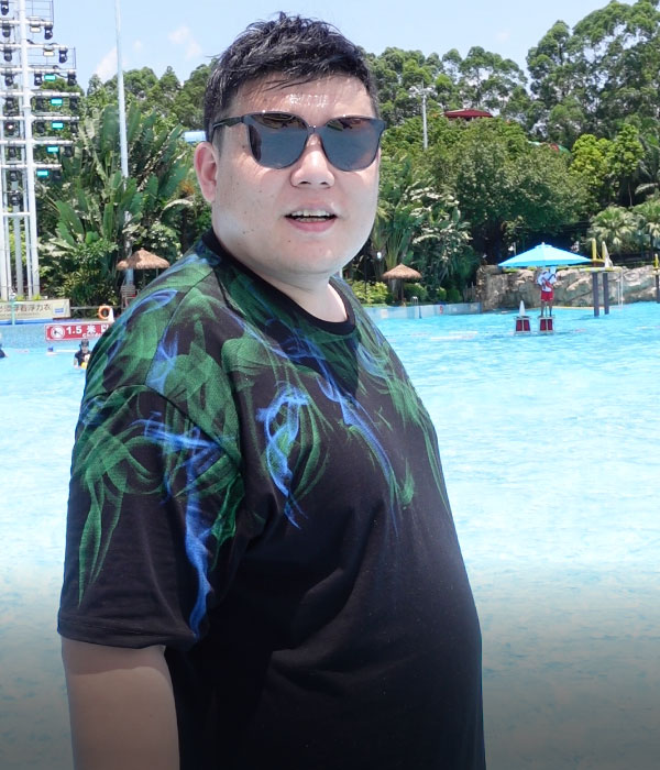 在水边感受凉爽