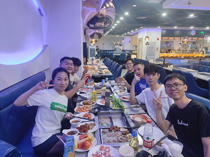 广州黑米纹发团队丰盛的海鲜自助