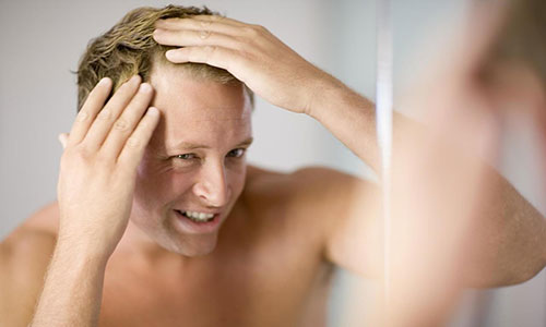 明明年纪不大为什么脱发?年轻人脱发原因 + 纹发解决方案
