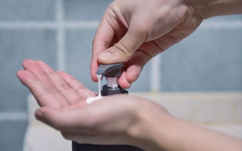 脱发误区:使用防脱洗发水可以治疗脱发 脱发误区:使用防脱洗发水可以治疗脱发