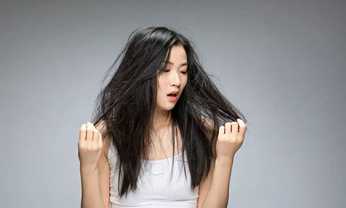 大学生脱发危机？高校男女纹发解决掉头发困扰！