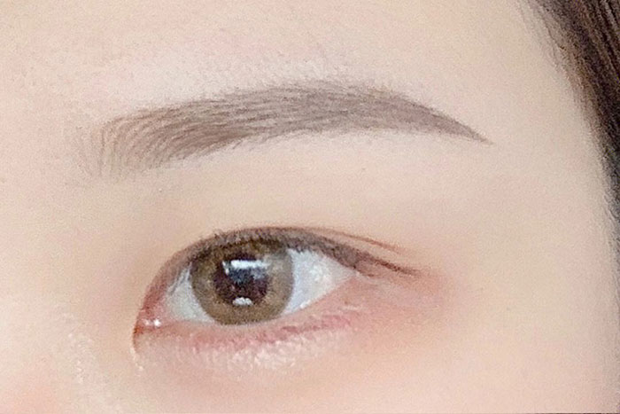 纹眉之后的女生